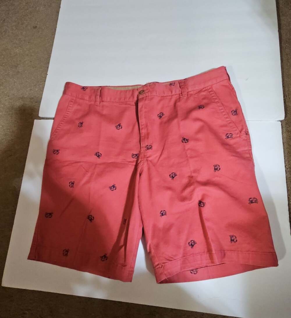 IZOD Saltwater Shorts Size 40 Coral Pink Crab Print Flat Front Chino